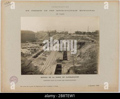 Bâtiment / chemin de fer municipal métropolitain / de Paris / boucle de la porte de Clignancourt / cour dans les fortifications de fossé / vue de la porte de Clignancourt vers l'ouest / 6 septembre 1906. Construction de la route Iron City Metropolitan Paris: Site dans le fossé des fortifications, loop the porte de Clignancourt, 18ème arrondissement Construction du chemin de fer métropolitaine municipal de Paris : chant dans le fossé des fortifications, boucle de la porte de Clignancourt. Paris (XVIIIème arr.). Photographie anonyme. Rage au gélatino-chlorure d'argent, 6 septembre 1906. Paris, musée car Banque D'Images