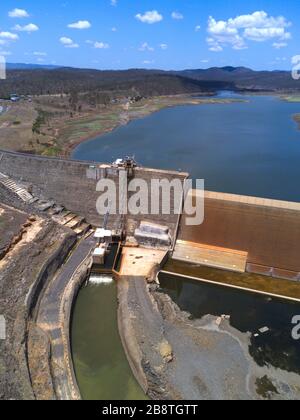 Antenne du système de levage d'échelle de poisson construit au barrage Paradise sur la rivière Burnet Queensland Australie Banque D'Images