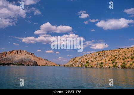 Vieille ville de Halfeti, Sanliurfa, Turquie. La vieille ville de Halfeti submergée sous les eaux montantes. Banque D'Images