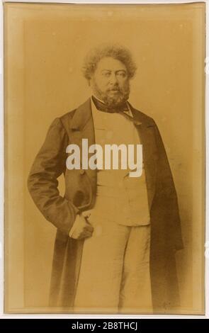 Portrait d'Alexandre Davy de la Pailleterie dit Dumas (1802-1870), écrivain. Photographie d'Henri Gray (1858-1924). Portrait d'Alexandre Davy de la Pailleterie dit Dumas père (1802-1870), écvain. Papier aluminé contenu sur un carton crème. Entre 1802 et 1870. Paris, musée Carnavalet. Banque D'Images