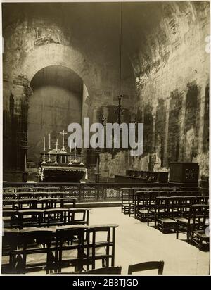 Église Sainte-Marguerite, vue d'ensemble de l'autel de la chapelle à l'intérieur de la rue Saint-Bernard, 11ème arrondissement, 22 mai 1920 Charles Lansiaux. 'L'Eglise Sainte-Marguerite, vue d'ensemble de la chapelle avec autel'. Avant-cœur, rue Saint-Bernard. Paris (Xème arr.), 22 mai 1920. Rage gélatino-bromure d'argent. 1920. Paris, musée Carnavalet. Banque D'Images