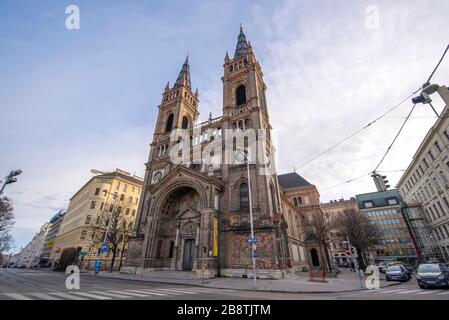 Vienne, Autriche - Église catholique Breitenfeld (St. Franziskus Seraphicus) à Wien. Roman Katholische Kirche. Église paroissiale de François d'Assise Banque D'Images