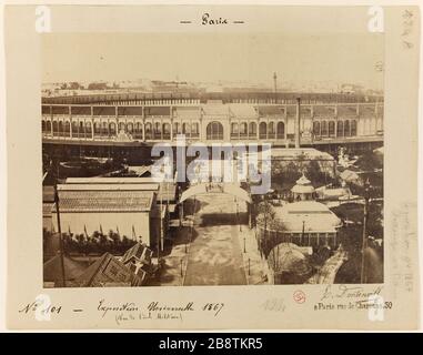 Vue sur l'exposition universelle de 1867, de l'École militaire, 7ème arrondissement, Paris. Paris. Exposition universelle 1867 (pour l'École militaire) vue de l'exposition universelle de 1867, Ecole militaire, Paris (VIIIème arr.). Photo d'Edouard Dontenville ou Dontenvill. Rage sur papier alluminé. Paris, musée Carnavalet. Banque D'Images