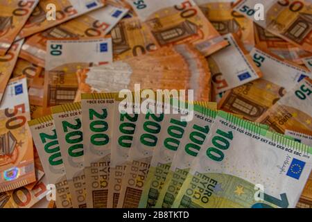 Euro notes de 100 et 200 Banque D'Images