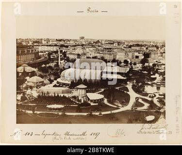 Vue sur l'exposition universelle de 1867, de l'École militaire, 7ème arrondissement, Paris. Paris. Expo 1867 (à l'école militaire) vue de l'exposition universelle de 1867, Université militaire, Paris (VIIIème arr.). Photo d'Edouard Dontenville ou Dontenvill. Rage sur papier alluminé. Paris, musée Carnavalet. Banque D'Images