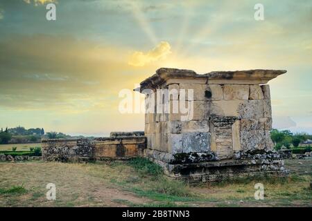 Tombes gladiateurs romains trouvés dans les ruines anciennes de Hiérapolis, Pamukkale, Denizli, Turquie Banque D'Images