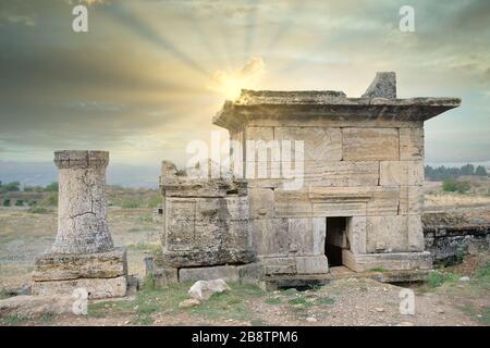 Tombes gladiateurs romains trouvés dans les ruines anciennes de Hiérapolis, Pamukkale, Denizli, Turquie Banque D'Images