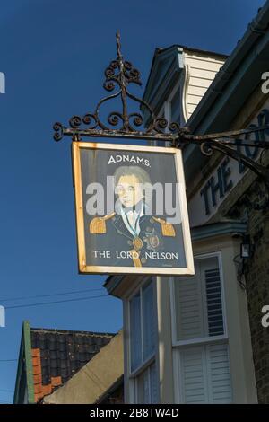 Pub signe pour le Lord Nelson, un pub populaire dans la station balnéaire de Southwold, Suffolk, Royaume-Uni Banque D'Images