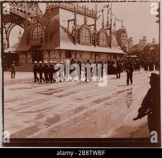 World Expo 1900 West Right Bank, champ de Mars. Pavillon du courrier maritime de la Compagnie française, Paris. Exposition universitaire de 1900, rive droite ouest, champ-de-Mars. « Pavillon de la Compagnie française des Messageries Maritimes, Paris ». Photographie anonyme. Aristotype. 1900. Paris, musée Carnavalet. Banque D'Images