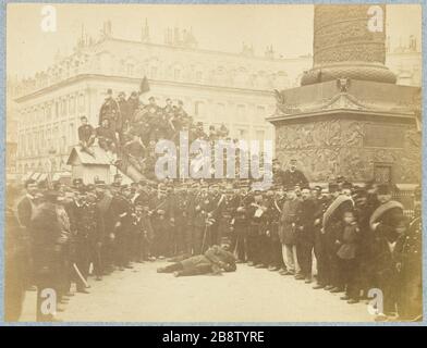 La place Vendôme 1871 a eu lieu Vendome Group, 1ère arrondissement, Paris. Place Vendôme. 'Groupe place Vendôme, Paris (Ier arr.) '. Photo d'Auguste Bruno Braquehais (1823-1875). Rage sur papier alluminé. 1871. Paris, musée Carnavalet. Banque D'Images