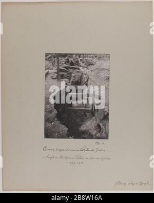 N° 10 / travaux d'agrandissement du Palais de Justice / au coin du boulevard du Palais et du Quai des Goldsmitths / 1909-1910. Travailler à l'agrandissement du palais de justice à l'angle du boulevard du Palais et du Quai des Goldsmitths, 4ème arrondissement, P Barry, Jean. N°10 / travaux des agrandistes du Palais de Justice / à l'angle du boulevard du Palais et du quai des Orfèvres / 1909-1910. 'Travaux d'agrandisation du palais de Justice à l'angle du boulevard du Palais et du quai des Orfèvres, 4ème arrondissement, Paris'. Rage au gélatino-bromure d'argent. entre 1909-et 1910. Paris, musée Carnavale Banque D'Images