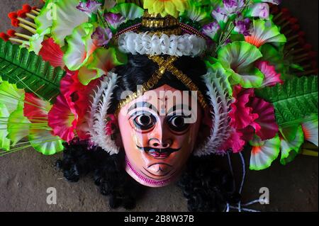 Masque de danse Purulia Chhau (Inde). Il représente le dieu hindou Shiva. Banque D'Images