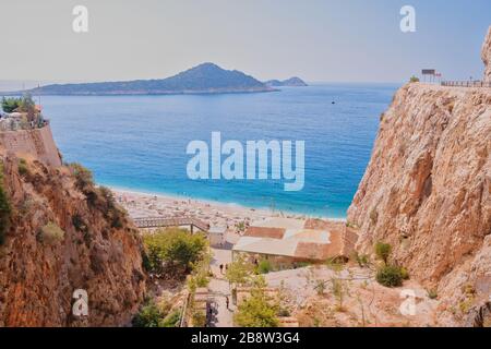 Paradise Beach à Kas, Antalya - Turquie. Plage vide avec parasols fermés sur Kaputaj Kemer Antalya Turquie plage. Banque D'Images