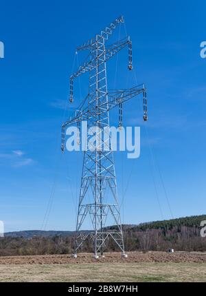 tout nouveau pylon haute tension avec préparation pour étirer les câbles, tech Banque D'Images