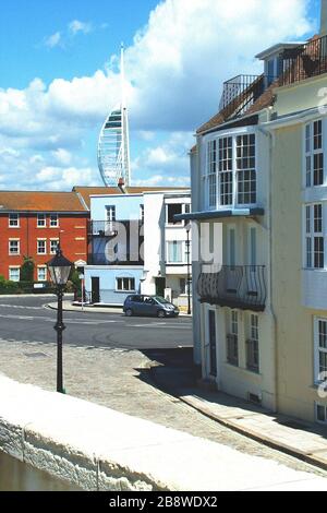 Peinture à l'huile de la propriété et de la tour de spinnaker, Old Portsmouth, Royaume-Uni Banque D'Images