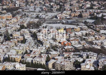 Vue sur le pays de Saint-Marin en hiver Banque D'Images