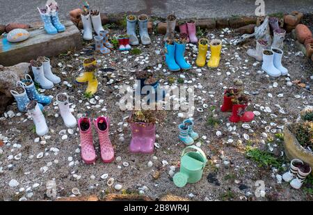 Les jardins de bottes Welly St Monans Harbour Fife, Écosse. Banque D'Images