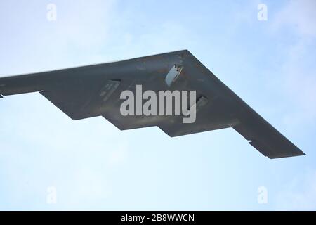 Northrop Grumman B-2 Spirit bombardier furtif partant pour les Etats-Unis après des exercices en Europe, RAF Fairford, Royaume-Uni Banque D'Images