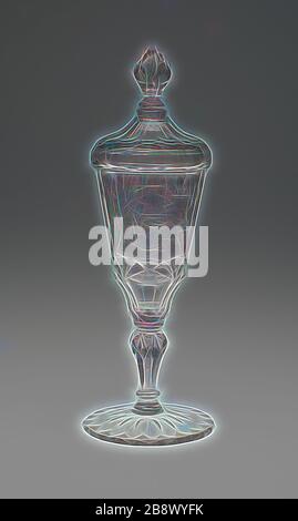 Goblet avec couvercle, c. 1750, Silésie, attribuée à Christopher Gottfried Schneider (allemand, début du XVIIIe siècle), Silésie, Glass, 29,2 x 8,3 cm (11 1/2 x 3 1/4 in.), repensée par Gibon, design de glanissement chaleureux et gai de luminosité et de rayons de lumière radiance. L'art classique réinventé avec une touche moderne. La photographie inspirée du futurisme, qui embrasse l'énergie dynamique de la technologie moderne, du mouvement, de la vitesse et révolutionne la culture. Banque D'Images