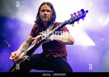 Copenhague, Danemark. 23 juin 2017. Le groupe américain de rock dur Alter Bridge organise un concert en direct lors du festival danois de musique Copenhague 2017. Ici, le chanteur et guitariste Myles Kennedy est vu en direct sur scène. (Crédit photo: Gonzales photo - Nikolaj Bransholm). Banque D'Images