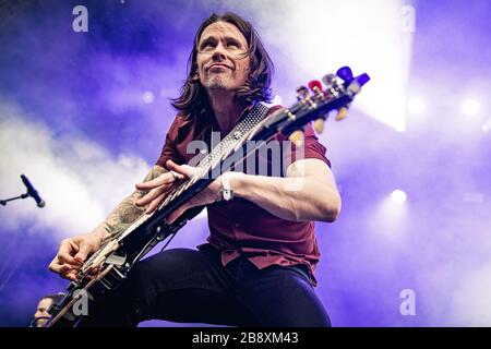 Copenhague, Danemark. 23 juin 2017. Le groupe américain de rock dur Alter Bridge organise un concert en direct lors du festival danois de musique Copenhague 2017. Ici, le chanteur et guitariste Myles Kennedy est vu en direct sur scène. (Crédit photo: Gonzales photo - Nikolaj Bransholm). Banque D'Images
