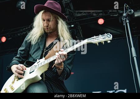 Copenhague, Danemark. 22 juin 2017. Le groupe de rock dur britannique Inglorious organise un concert lors du festival danois de musique lourde Coehell 2017 à Copenhague. Ici le guitariste Andreas Eriksson est vu en direct sur scène. (Crédit photo: Gonzales photo - Nikolaj Bransholm). Banque D'Images