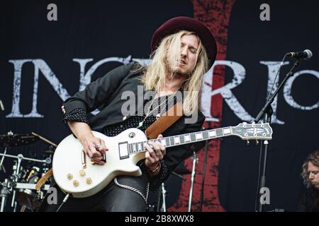 Copenhague, Danemark. 22 juin 2017. Le groupe de rock dur britannique Inglorious organise un concert lors du festival danois de musique lourde Coehell 2017 à Copenhague. Ici le guitariste Andreas Eriksson est vu en direct sur scène. (Crédit photo: Gonzales photo - Nikolaj Bransholm). Banque D'Images