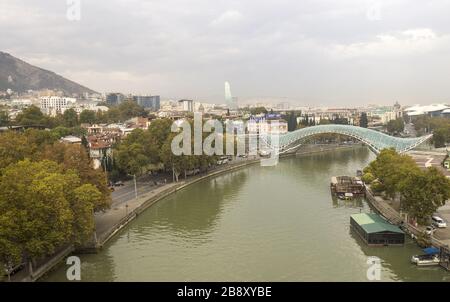 Tbilissi, Géorgie - 11/10/2019: Vue sur la partie centrale - vieille ville la capitale de la Géorgie - Tbilissi. Banque D'Images