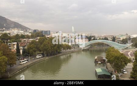 Tbilissi, Géorgie - 11/10/2019: Vue sur la partie centrale - vieille ville la capitale de la Géorgie - Tbilissi. Banque D'Images