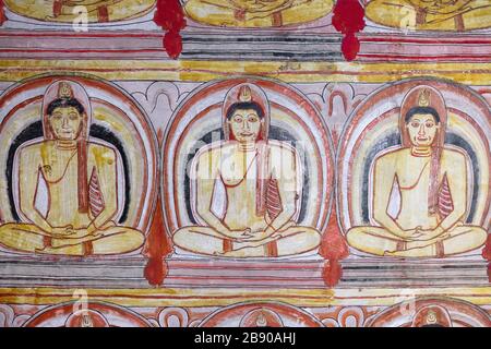 Ancienne image de Bouddha dans les grottes du Temple de Dambulla Rock, près du Temple d'Or de Bouddha, Sri Lanka. Banque D'Images