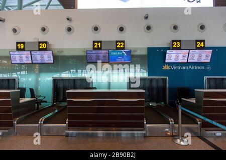 Da Nang, Vietnam. 22 mars 2020. L'aéroport international de da Nang est déserté après que le premier ministre du Vietnam a ordonné la suspension de tous les vols internationaux. Le Vietnam a également suspendu l'entrée de tous les étrangers à partir du 22 mars 2020, afin de limiter la propagation de la COVID-19. (Crédit photo: Gonzales photo/Alay Live News Banque D'Images