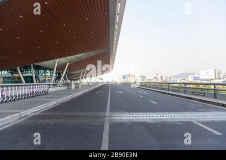 Da Nang, Vietnam. 22 mars 2020. L'aéroport international de da Nang est déserté après que le premier ministre du Vietnam a ordonné la suspension de tous les vols internationaux. Le Vietnam a également suspendu l'entrée de tous les étrangers à partir du 22 mars 2020, afin de limiter la propagation de la COVID-19. (Crédit photo: Gonzales photo/Alay Live News Banque D'Images