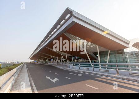 Da Nang, Vietnam. 22 mars 2020. L'aéroport international de da Nang est déserté après que le premier ministre du Vietnam a ordonné la suspension de tous les vols internationaux. Le Vietnam a également suspendu l'entrée de tous les étrangers à partir du 22 mars 2020, afin de limiter la propagation de la COVID-19. (Crédit photo: Gonzales photo/Alay Live News Banque D'Images