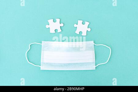 Pièces de puzzle près du masque médical Banque D'Images