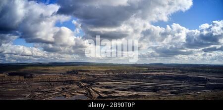 Vue sur une ancienne mine de lignite en fonte ouverte, vue aérienne Banque D'Images