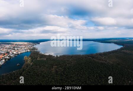 Photo aérienne de Muggelsee et Friedrichshagen, Kopenick à Berlin, Allemagne Banque D'Images