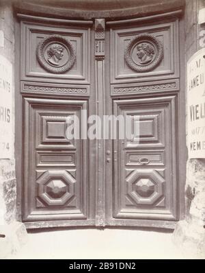 68 RUE FRANÇOIS MIRON - HÔTEL BEAUVAIS '68, rue François Miron, hôtel de Beauvais', Paris (IVème arr.), 1902. Photo d'Eugène Atget (1857-1927). Paris, musée Carnavalet. Banque D'Images