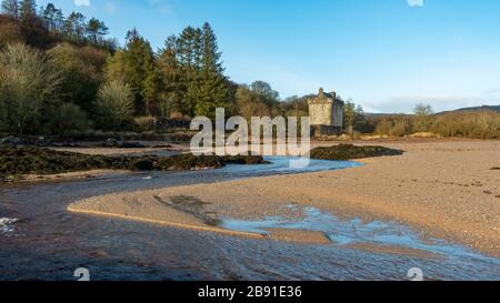 Château de Saddell à Saddell Bay lors d'une superbe journée hivernale, Kintyre, Écosse Banque D'Images