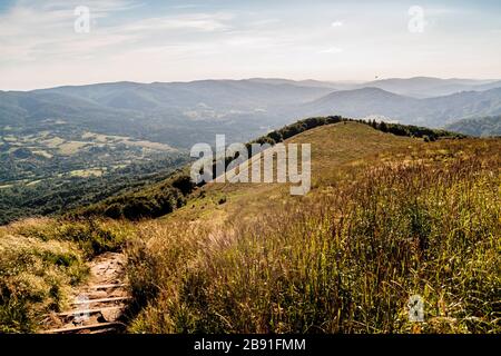 La route de Mieczysław Orłowicz Pass à Smerek dans les montagnes de Bieszczady en Pologne Banque D'Images