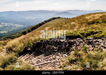 La route de Mieczysław Orłowicz Pass à Smerek dans les montagnes de Bieszczady en Pologne Banque D'Images