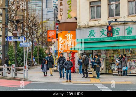 TOKYO, JAPON, JANVIER - 2019 - scène urbaine d'hiver rue ar dans le quartier de chiyoda, tokyo, japon Banque D'Images