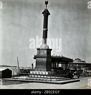 Histoire de l'Angleterre vers 1900 avec des villes et villages de Seaside du Sud-est de la Grande-Bretagne. Découvrez les plages et les navires de guerre qui ont fréquenté les ports et le sanctuaire des côtes côtières. Découvrez les débuts de l'ère victorienne et édouardienne des villes de Kentish et Hampshire, notamment Brighton, Eastbourne, Isle of Wight, Margate, Portsmouth, South end et Yarmouth. Banque D'Images