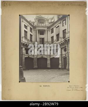 Hôtel Beauvais / le Marais / Hôtel Beauvais / rue François Miron # 68. / juin 1905. Hotel Beauvais, 68 rue François Miron, 4ème arrondissement, Paris. Juin 1905. Le Marais. Hôtel de Beauvais, 68 rue François-Miron, Paris (IVème arr.). Photo de J. Bitard. Rage au gélatino-bromure d'argent. Juin 1905. Paris, musée Carnavalet. Banque D'Images