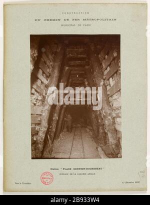 Construction / route Metropolitan News Iron / de Paris / Station 'place Denfert-Rochereau' / Bois de la galerie axiale / du Trocadéro 13 décembre 1902. Construction de chemins de fer municipaux de Paris: Forêt de la gale Construction du chemin de fer Métropolitain municipal de Paris : bateau de la galerie axiale, gare 'denfert-Rochereau'. Vers le Trocadéro. Paris (XIVe arr. ), 13 décembre 1902. Photographie anonyme. Rage au gélatino-chlorure d'argent. Paris, musée Carnavalet. Banque D'Images