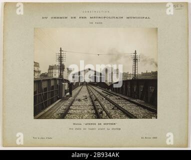 Construction / route Metropolitan News Iron / de Paris / Station 'Avenue de Suffren' / vue du passage devant la gare / à la place d'Italie 24 février 1906. Construction de chemins de fer municipaux métropolitains Paris : vue prise de Construction du chemin de fer Métropolitain municipal de Paris. Gare 'Avenue de Suffren' : vue pry du viaduc avant la gare 'Avenue de Suffren'. Vers la place d'Italie. Paris (XVe arr. ), 24 février 1906. Photographie anonyme. Rage au gélatino-bromure d'argent. Paris, musée Carnavalet. Banque D'Images