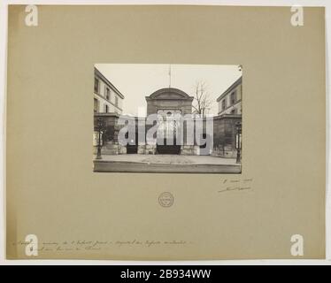 Ancienne maison de l'enfant Jésus - Hôpital pour enfants malades - / Portail sur la rue de Sèvres. Portail de l'Hôpital Necker pour enfants, rue de Sèvres, 15ème arrondissement, Paris Portail de l'hôpital Necker-enfants malades (ancienne maison de l'enfant-Jésus), côté rue de Sèvres. Paris (XVe arr. ). Photo de Jean Barry. Rage au gélatino-bromure d'argent. Paris, musée Carnavalet. Banque D'Images