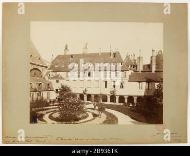 Livraison à domicile / 119 Bould Port Royal - la tour carrée au-dessus du cloître. Bâtiments et cour de livraison de la maison 119 boulevard Port Royal 5ème arrondissement, Paris Bâtiments et cour de la maison d'accourements du 119 boulevard Port Royal. La tourelle au dessus du cloître. Paris (VE arr. ). Photo de Jean Barry. Paris, musée Carnavalet. Banque D'Images