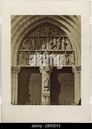 Tympanum du portail central de l'église baptiste de Belleville, 20ème arrondissement, Paris. Michelez, Charles Louis. 'Tympan du portail centre de église Saint-Jean-Baptiste de Belleville, 20ème arrondissement, Paris'. Rage au gélatino-bromure d’argent. Après. Paris, musée Carnavalet. Banque D'Images