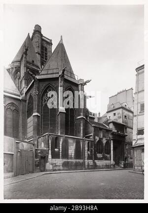 Rue des Barres. L'abside de l'église Saint-Gervais-Saint-Protais, 13 rue des Barres, 4ème arrondissement, Paris. 'Le chevet de l'église Saint-Gervais-Saint-Protais, 13 rue des Barres, Paris (IVème arr.)'. Photo d'Albert Cayeux. Rage au gatinobromure d’argent. Entre 1941 et 1943. Paris, musée Carnavalet. Banque D'Images