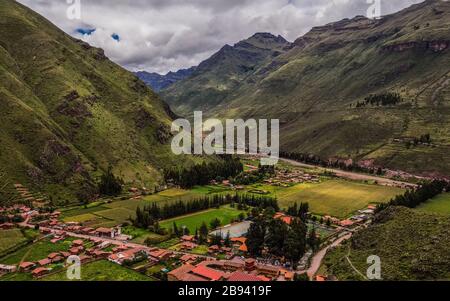 Vue aérienne sur le Club Royal Inka, Pisac, Pérou Banque D'Images